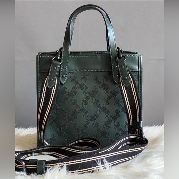 CD750 - Coach Field Tote 22 with Horse and Carriage - Picture 6 of 12